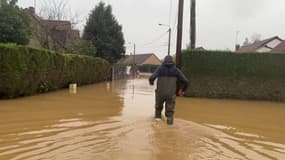 Un habitant de Blendecques, dans le Pas-de-Calais, le 2 janvier 2023.