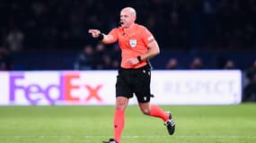 L'arbitre polonais Szymon Marciniak accorde un penalty pour le PSG face à Newcastle (1-1, Ligue des champions), le 28 novembre 2023