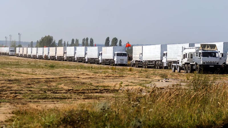 Les camions du convoi russe sont près de la frontière ukrainienne.
