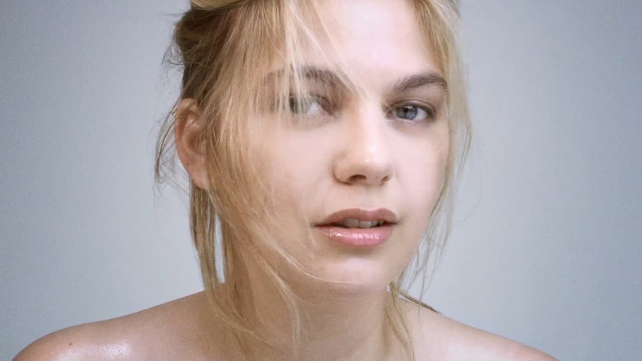 Louane dévoile le clip de Donne moi ton cœur son nouveau single écrit par Damso