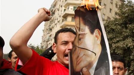 François Fillon a appelé samedi à la fin des violences en Egypte, secouée par des manifestations (ici au Caire) contre le président Hosni Moubarak. /Photo prise le 29 janvier 2011/REUTERS/Asmaa Waguih