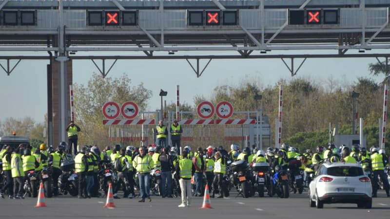 Illustration - Des gilets jaunes bloquent un péage près de Toulouse le 24 novembre dernier