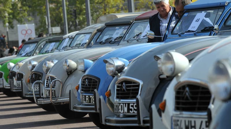 La marque Citroën fête ce week-end avec ses fans son centième anniversaire à la Ferté-Vidame (Eure-et-Loire).