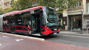 L'un des nouveaux bus à haute fréquence inaugurés à Nice. 