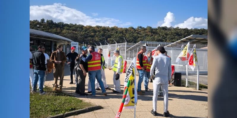 Des salariés de Sanofi en grève à Sisteron le 22 ocotbre 2024.