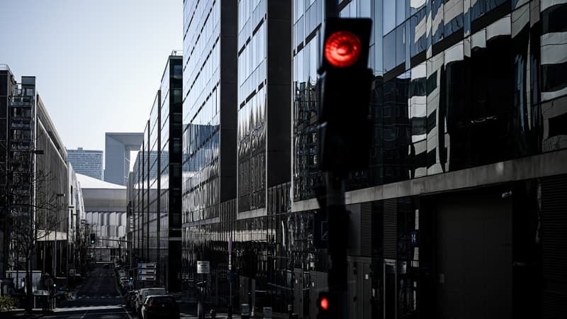 Le quartier des affaires de La Défense à Paris, désert ces jours-ci.