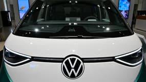 Un Volkswagen ID Buzz exposé lors de la conférence annuelle du Groupe Volkswagen ce 14 mars 2023