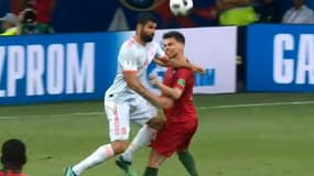 Diego Costa met un coup de coude à Pepe