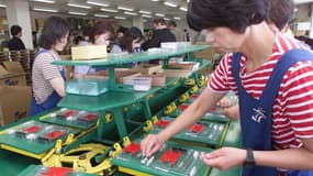 Dans cette usine japonaise, les femmes sont beaucoup moins bien payées que les hommes.