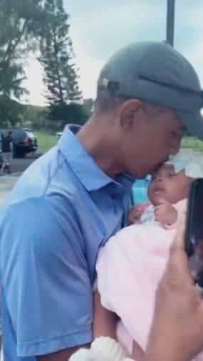 À Hawaï, une mère interpelle Obama pour qu'il embrasse son bébé