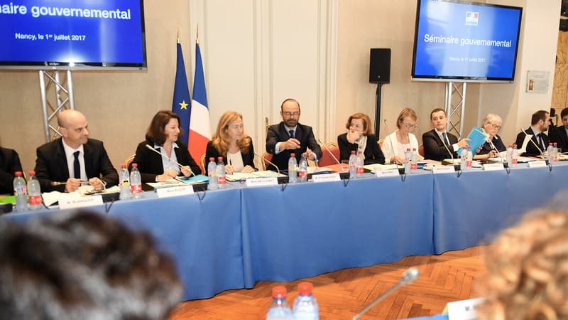 Edouard Philippe entouré de ses ministres, le 1er juillet, à Nancy. 