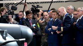 Depuis le 24 février, "on ne peut plus vivre avec la grammaire d'il y a un an", il faut "ajuster les moyens aux menaces", a déclaré Emmanuel Macron en inaugurant le salon Eurosatory 