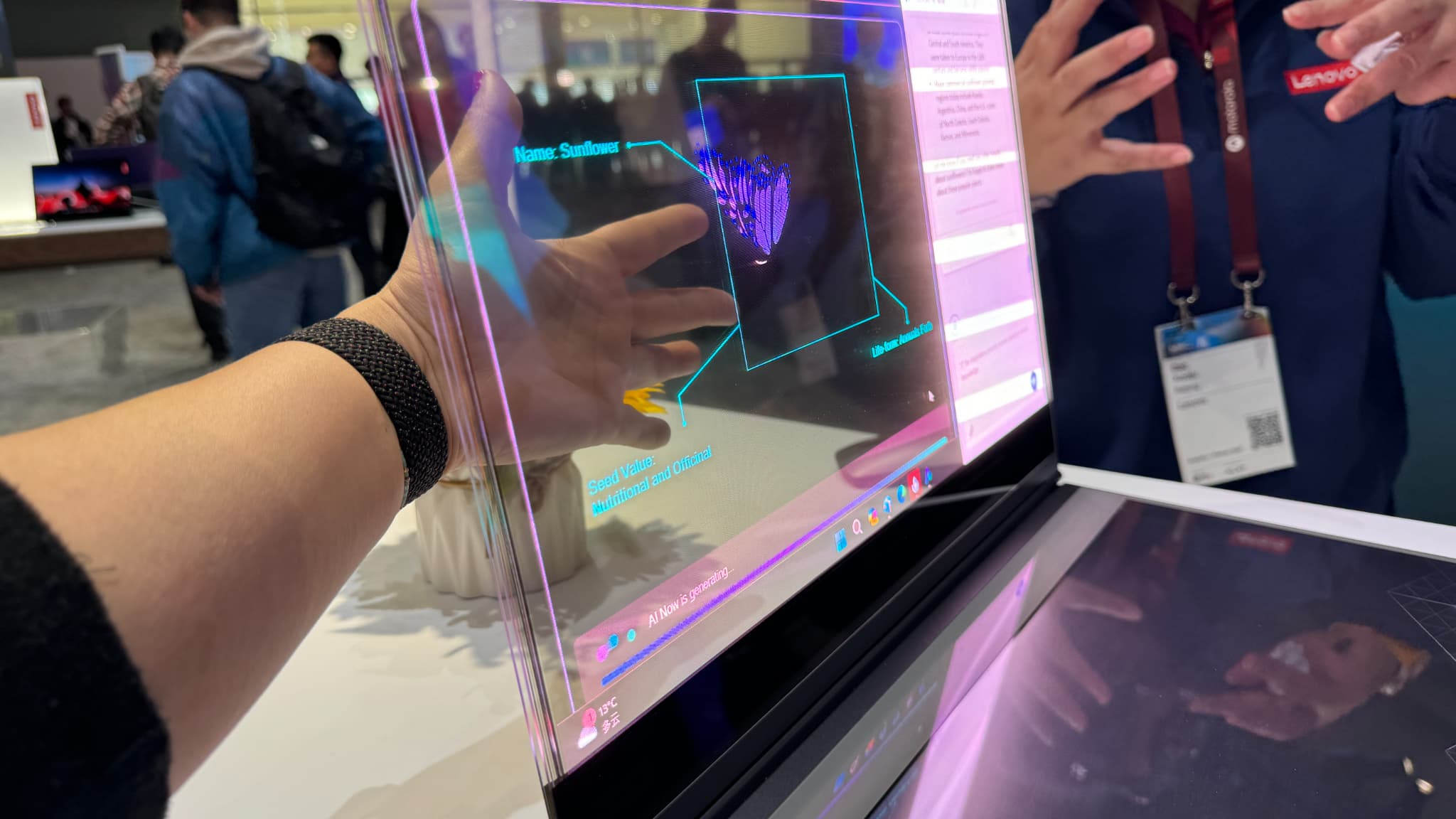 Le prototype de PC à écran transparent de Lenovo