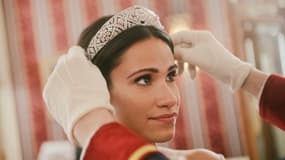 Tiffany Marie Smith joue Meghan Markle dans le téléfilm Harry &amp; Meghan: Becoming Royal.