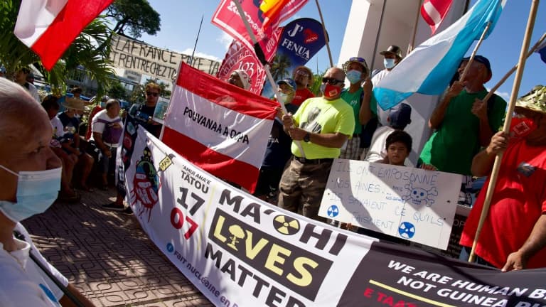 Manifestation pour réclamer que la France reconnaisse sa "faute" dans les essais nucléaires menés en Polynésie française pendant trente ans, le 17 juillet 2021 à Papeete