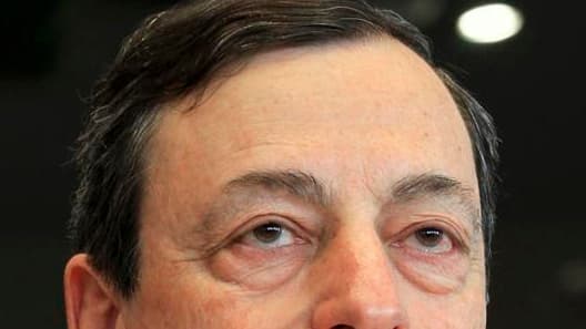 L'appel lancé mercredi par Mario Draghi, le président de la BCE, pour la rédaction d'un "pacte de croissance" renforce la main de François Hollande, qui a fait de la renégociation du pacte budgétaire européen une priorité. Des nuances importantes existent