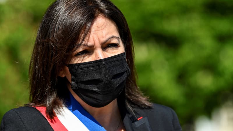 Anne Hidalgo lors d'une cérémonie en hommage aux Arméniens tués pendant la Première guerre mondiale, le 24 avril 2021 à Paris