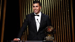 L'Espagnol Rodri lors de son discours après avoir reçu le Ballon d'or, le 28 octobre 2024