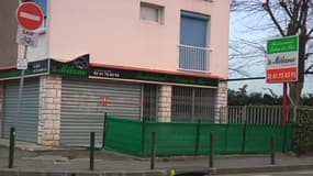 La fusillade a eu lieu devant et à l'intérieur de cette pizzeria.