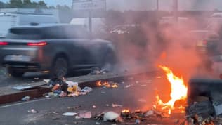 La M7 a été bloquée avec des poubelles embrasées.