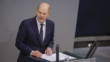 Olaf Scholz s'exprime devant le Bundestag, le 2 mars 2023