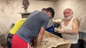 À Villar-d'Arêne, la fête du pain bouilli est de retour et les habitants sont au travail