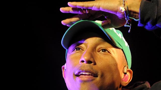 Pharrell Williams sur la scène des Vieilles Charrues, le 15 juillet 2016.