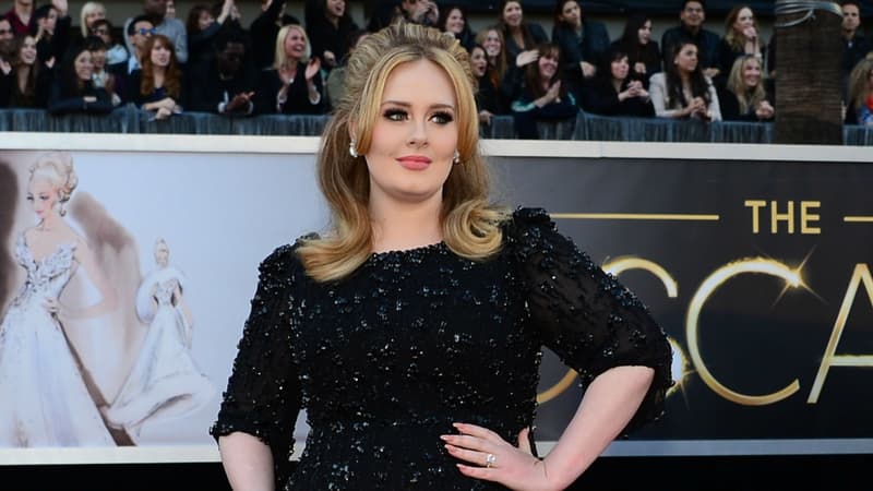 Adele sur le tapis rouge des Oscars en 2013.