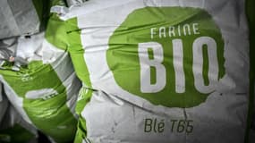 Des sacs de farine biologique dans une boulangerie à Boulogne-Billancourt (Hauts-de-Seine), le 15 novembre 2022 (photo d'illustration).