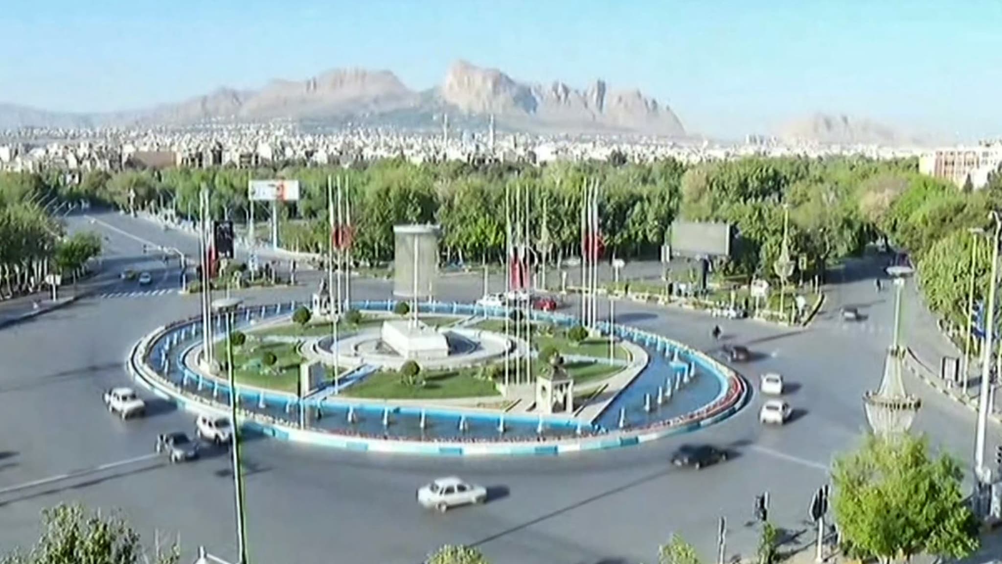 Une image diffusée par la télévision d'État iranienne montre une image dite en direct de la ville d'Ispahan tôt le vendredi 19 avril 2024.