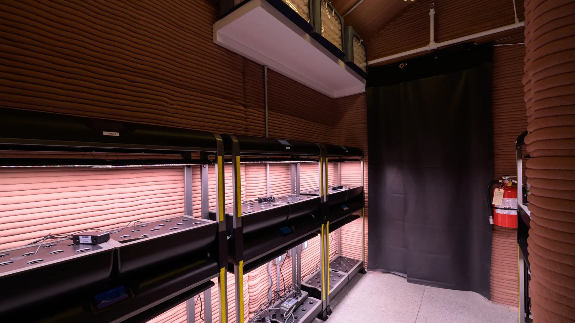 Les espaces destinées à la culture d'un potager dans la base de simulation de vie sur mars.