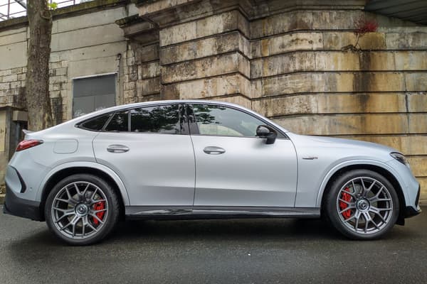 Sur cette nouvelle génération, les lignes se font plus douces sur ce Mercedes-AMG GLC Coupé 63S E Performance.