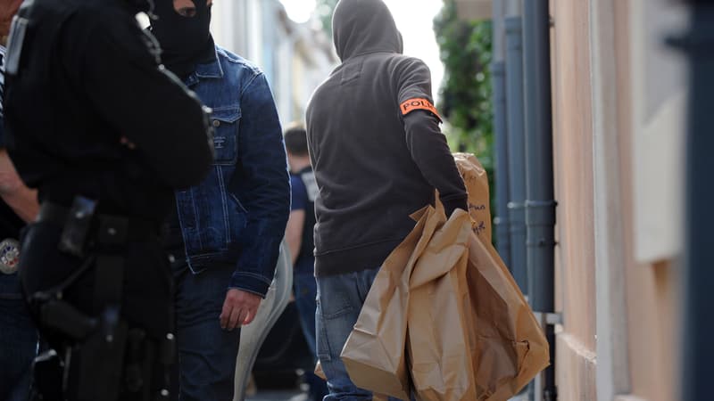 Des armes et des composants pour la fabrication d'explosifs découverts lors d'une opération anti-ETA à Biarrritz.
