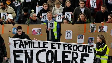 Marche silencieuse pour Laëtitia, la jeune fille disparue la semaine dernière en Loire-Atlantique et qu'un récidiviste est soupçonné d'avoir tuée. Nicolas Sarkozy devait réunir mercredi les ministres concernés pour lancer une réflexion sur de nouvelles me