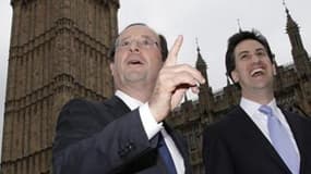 François Hollande aux côtés du leader travailliste Ed Miliband, à Londres mercredi. En proposant sans crier gare de surtaxer les plus riches, le candidat socialiste à la présidentielle a instillé une dose de surprise dans une campagne jusqu'ici plutôt lis