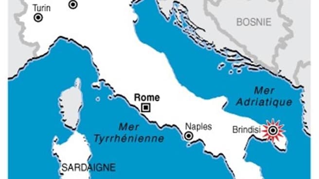 EXPLOSION D'UNE BOMBE DEVANT UNE ÉCOLE DANS LE SUD DE L'ITALIE