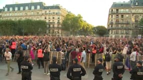 France-Belgique: l’explosion de joie devant l’écran géant à Paris lors du but d’Umtiti