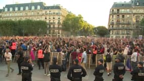 France-Belgique: l’explosion de joie devant l’écran géant à Paris lors du but d’Umtiti