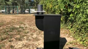Plusieurs machines qui attirent et aspirent les moustiques sont en test à Chassieu.