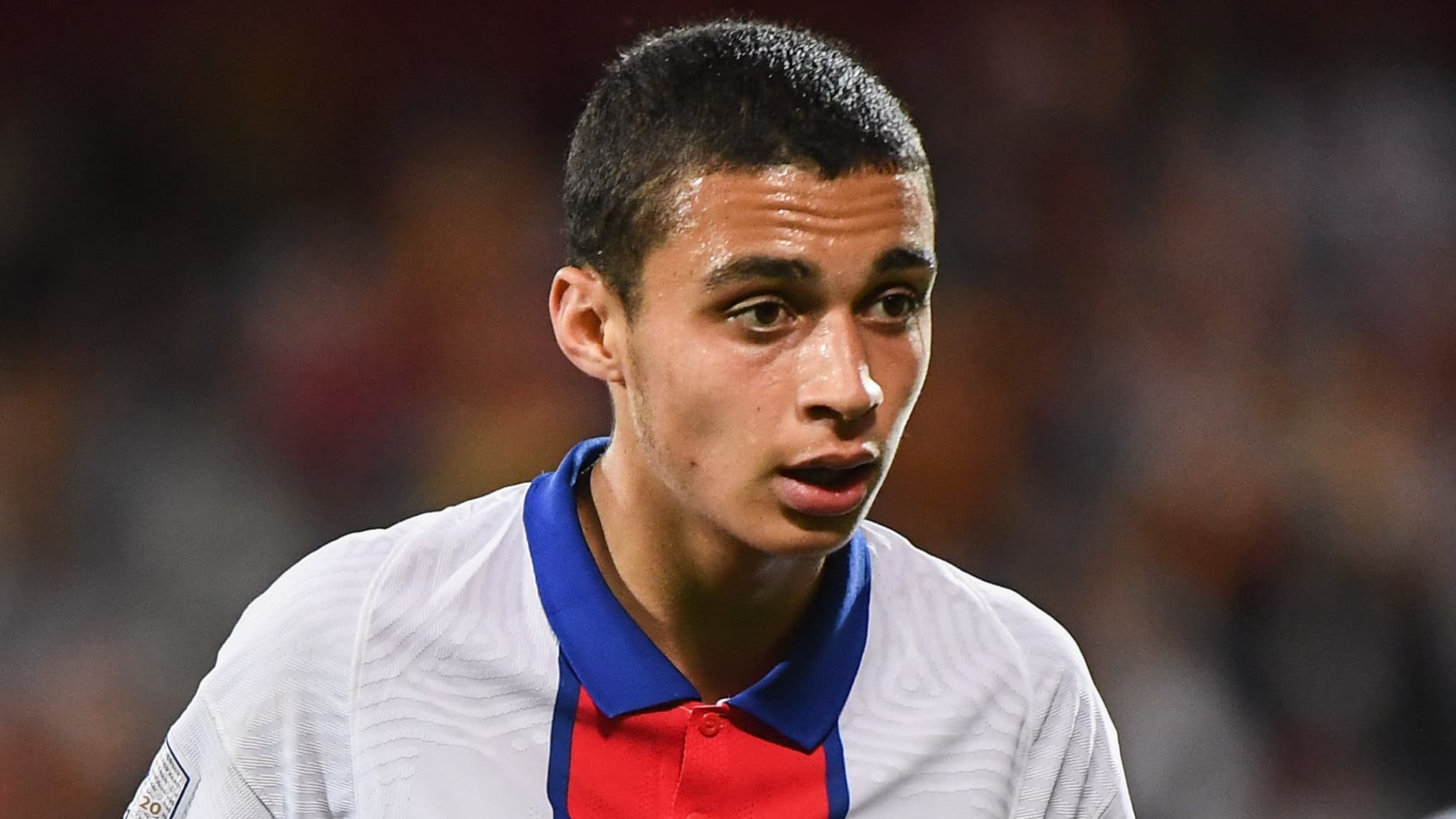 "LA MÈRE DE KYLIAN M’A PRÉVENU PAR RAPPORT AUX SOIRÉES", CONFIE KAYS RUIZ-ATIL, QUI REGRETTE DE NE PAS AVOIR DE "DEUXIÈME CHANCE" APRÈS SES "ERREURS" AU PSG