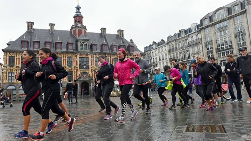 Des coureurs font un jogging à Lille, le 4 novembre 2017, en hommage à Alexia Daval.