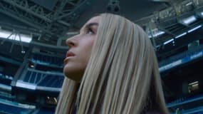 La chanteuse espagnole Lola Indigo dans le clip annonçant son concert au stade Santiago Bernabeu le 14 juin 2025