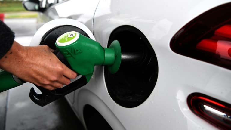 Des chiffres publiés par le gouvernement français font état d'une hausse du prix de l'essence SP95 et d'une baisse du gazole