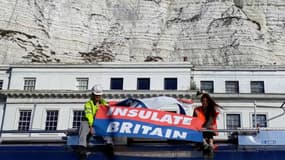 Angleterre: les militants écologistes d'Insulate Britain bloque le port ferry de Douvres.
