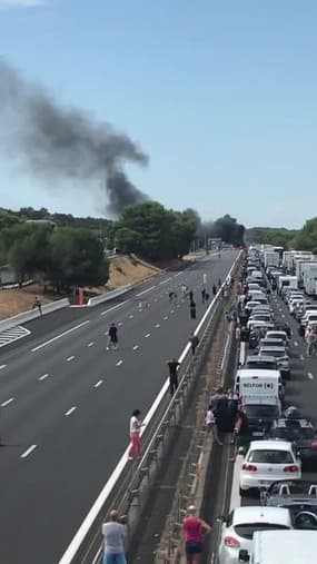 Camion en feu sur l'A9 - Témoins BFMTV