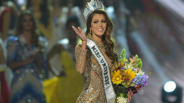 Iris Mittenaere le jour de son couronnement, le 30 janvier 2017 à Manille, aux Philippines.