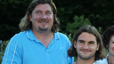 Peter Lundgren, à gauche, avec Roger Federer et sa famille après Wimbledon, à Londres le 6 juillet 2003