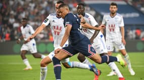 Kylian Mbappé face au RC Strasbourg, à Paris le 14 août 2021