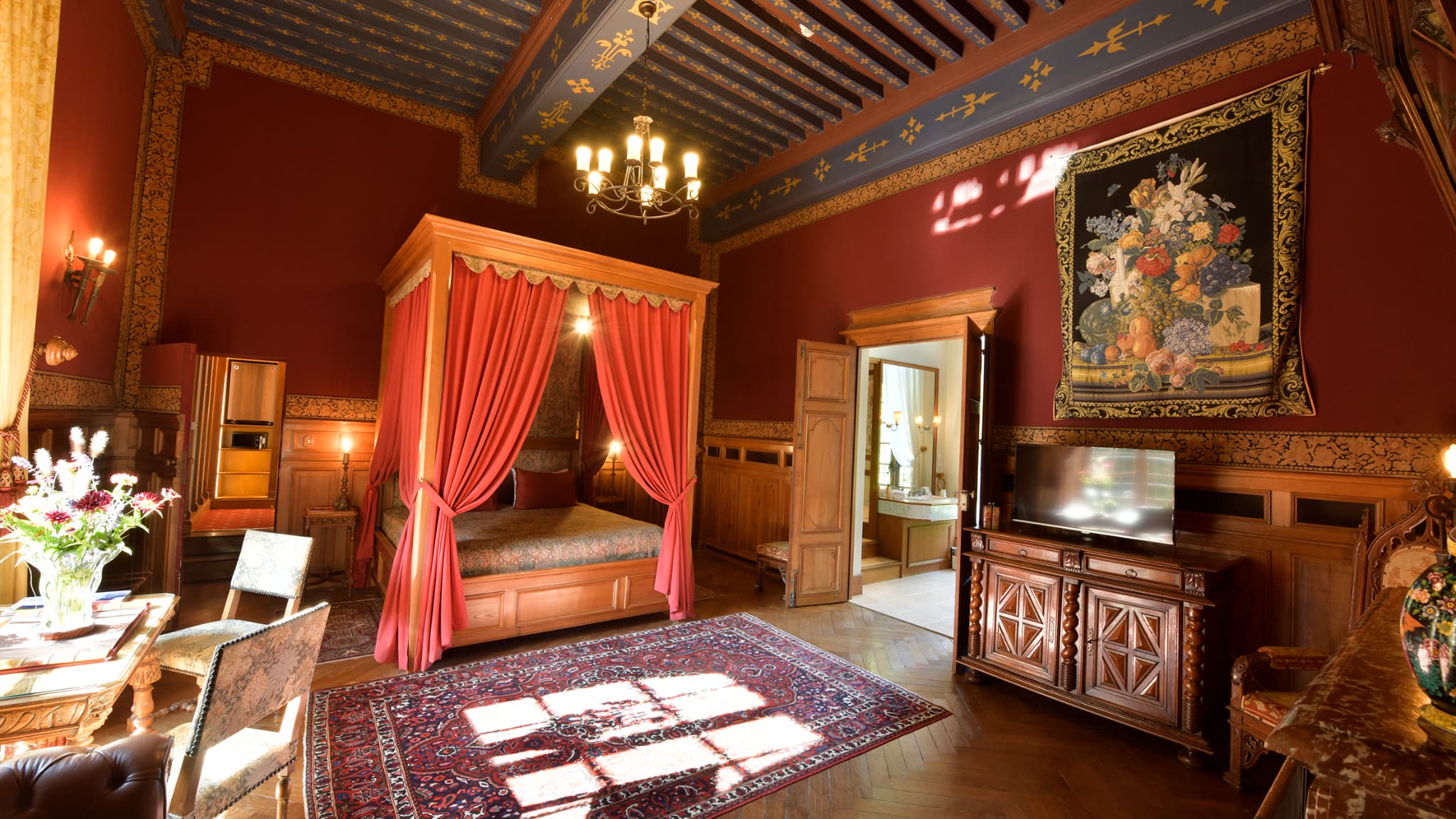 Le Château de Vault-de-Lugny Le Château de Vault-de-Lugny