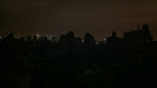 Manhattan plongé dans l'obscurité